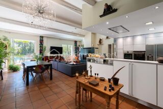  Propri�t�/ch�teau � vendre 9 pi�ces 240 m�