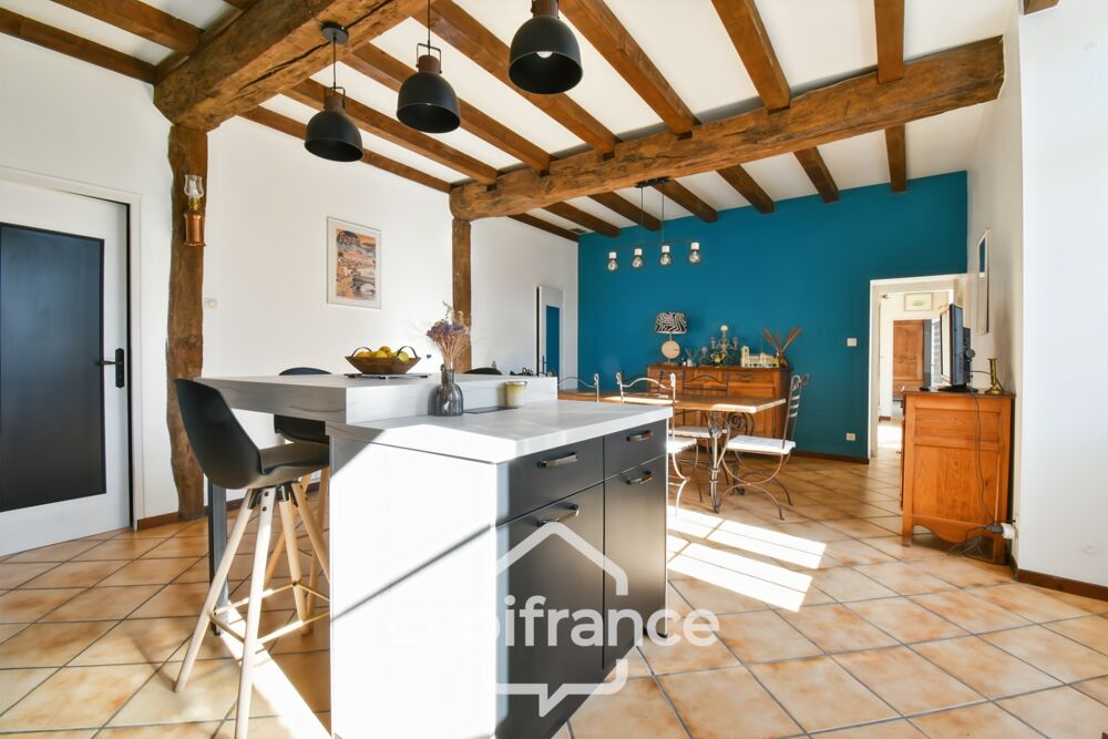 Vente Maison Maison de caractère avec 4 chambres - 6pièces - 268 m² habitables - piscine - jardin et dépendances à BIGNAY Saint jean d angely