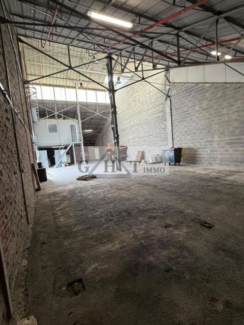 Local d'activit&eacute; de 300 m&sup2; &agrave; louer &agrave; PERSAN 2700 95340 Persan