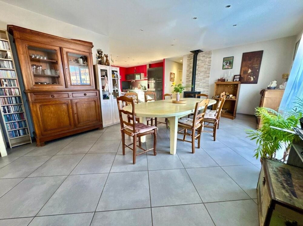 Vente Maison À 20 kms de ROANNE - MAISON DE PLAIN-PIED de 126 m2 habitable sur 882 m2 de TERRAIN clos et arboré - 3 CHAMBRES - GARAGE Roanne
