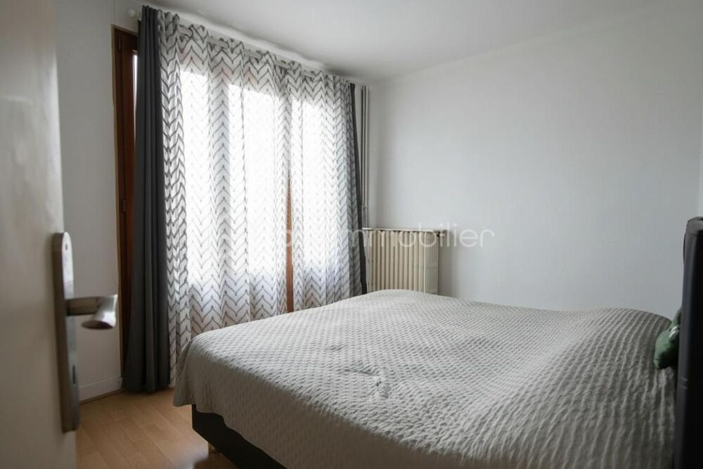 Vente Appartement Appartement 31 m² avec cave et parking en sous-sol Colombes