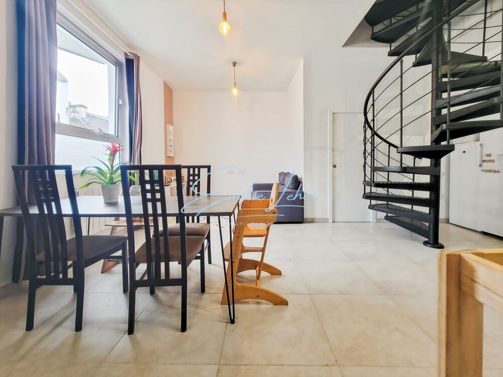 NEVEZ - Superbe duplex T3 rénové, esprit loft, à 7 minutes des plages, au calme, centre bourg!