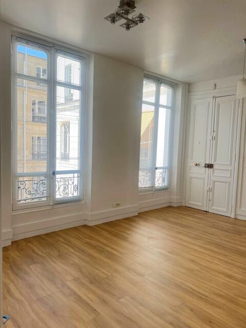 Bureaux sur cour, dans un bel immeuble proche Gare Saint Lazare 2837 75008 Paris