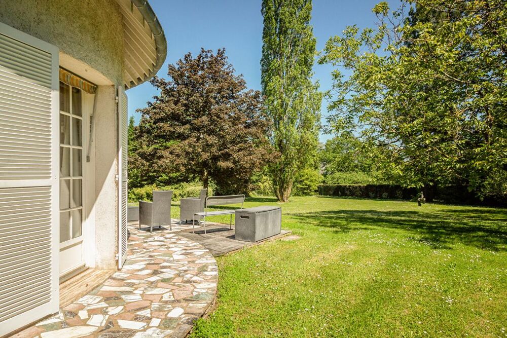 LIEUX UNIQUES ® - PROPRIÉTÉS PRIVÉES - PROPOSE SUPERBE PROPRIETE DE 1980 SUR 4000 M² DE TERRAIN ENTIEREMENT CLOS - GROUETS