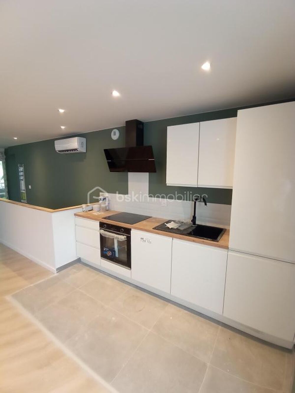 UN CADRE DE VIE PRESERVE POUR CET APPARTEMENT T5 DUPLEX EN DERN.ETAGE ET GRAND JARDIN