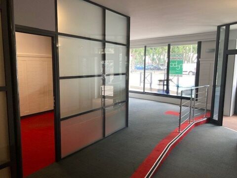 A LOUER - LOCAL COMMERCIAL 3280 71000 Macon