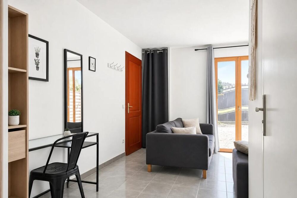 Charmante maison traversante avec jardin