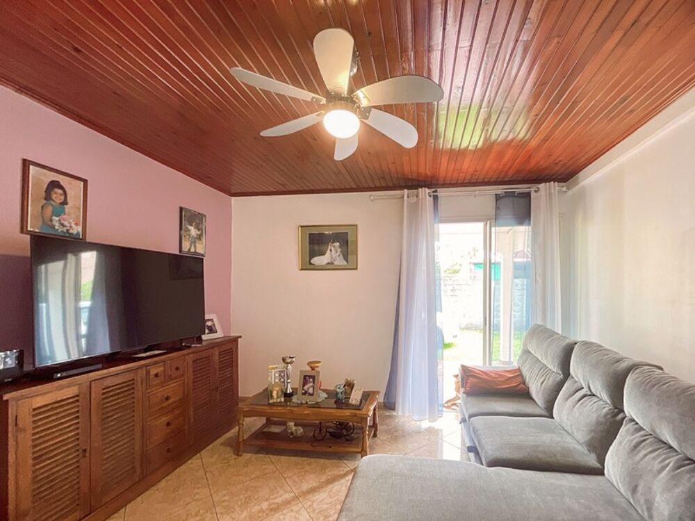 Dpt La Réunion (974), à vendre maison plain pied T5 de 121 m² sur Terrain de + de 700m2