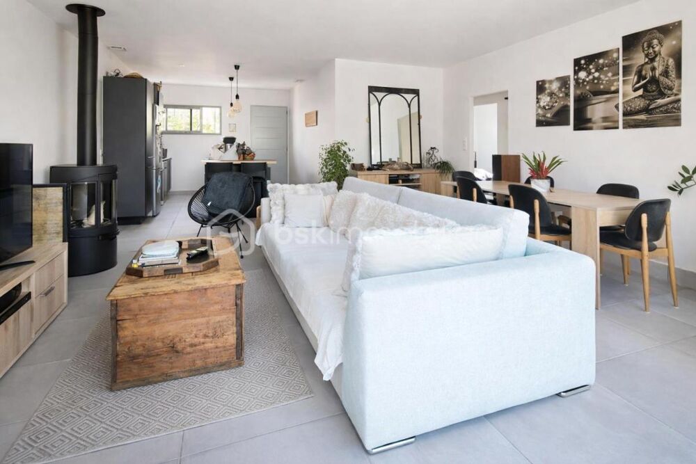VISAN  Maison contemporaine de plain-pied avec piscine, prestations haut de gamme et environnement privilégié
