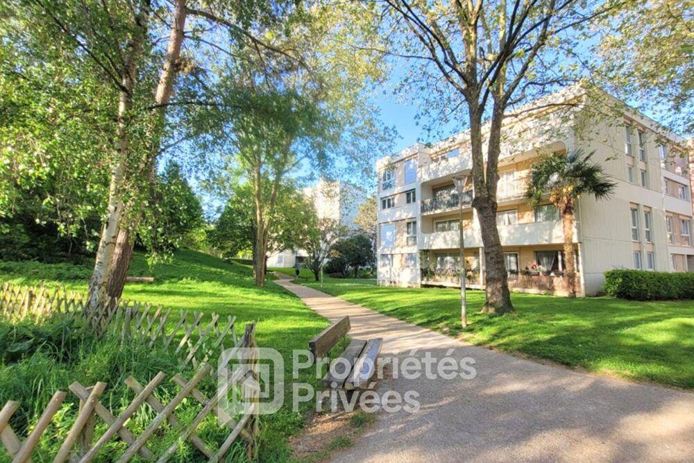 T4 lumineux avec loggia dans résidence calme