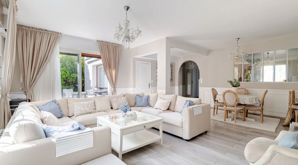 Maison à vendre 7 pièces d'environ 180 m2 au sol a MONTFERMEIL (93)