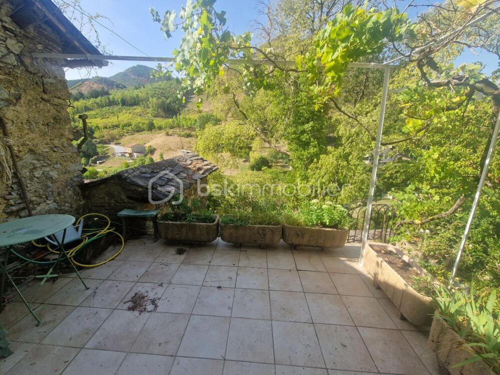 Vente Propriété/Château Unique en son genre! Maison de 90m² environ sur un terrain de 6852 m² avec les vestiges du Château médiéval!! Brusque