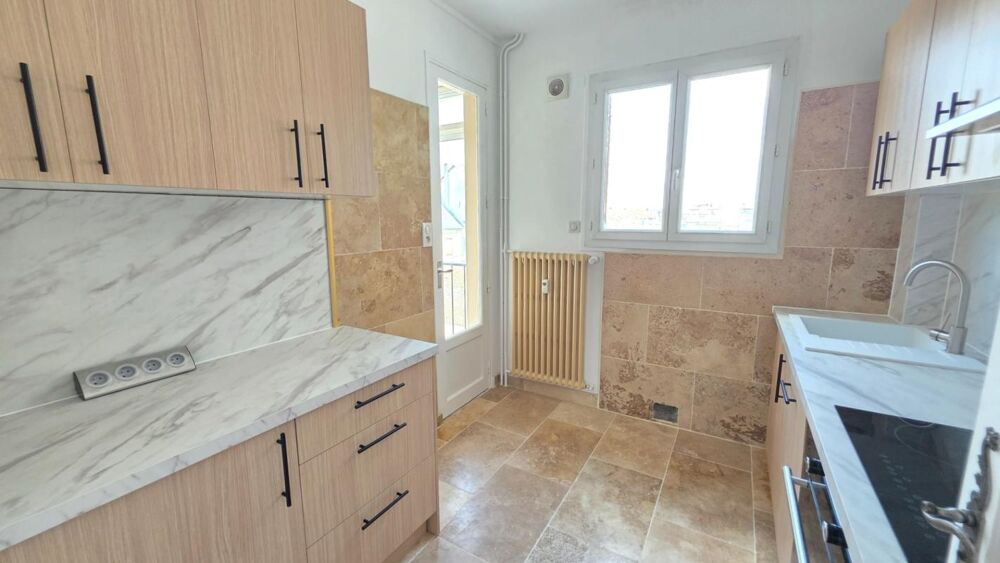 Vente Appartement APPARTEMENT DE TYPE 3  79 M² ,  RENOVE AVEC GOUT AU 6 EME ETAGE ET AVEC ASCENSEUR - Limoges