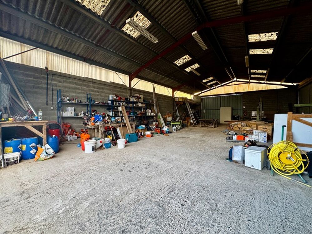   MONSEGUR, bâtiment réhabilitable, terrain d'envrion 1684 m² Monsegur