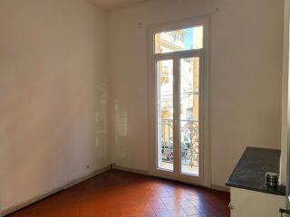  Appartement à louer 4 pièces 80 m²