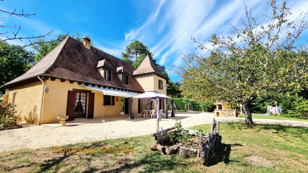 24200 Sarlat La Caneda :Maison et gîte, dépendances et piscine sur 5000m²