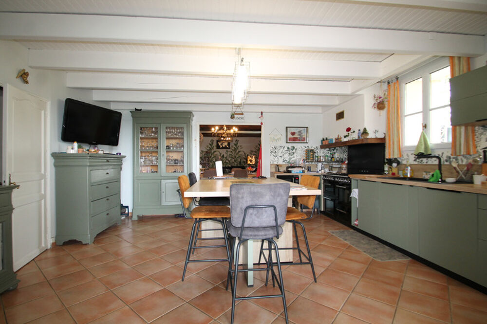Maison en pierre 163 m² avec dépendances  Piscine- Vue dégagée  terrain 18 000m²- VIRAZEIL (47), à 5 min de Marmande