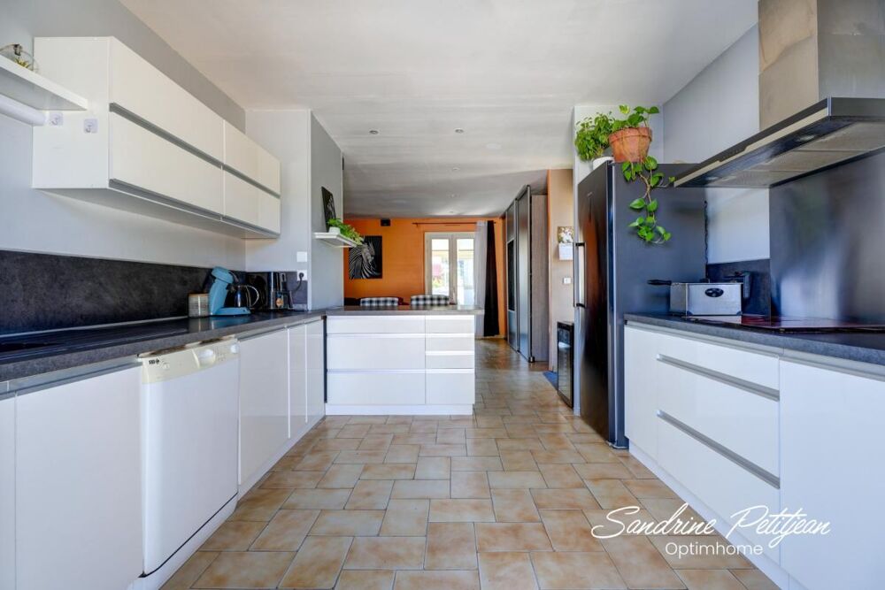 Vente Maison À vendre – Maison familiale de plain-pied 108.5 m² (4 chambres - Véranda) + Garage – Piscine – Terrain 555 m² – Saint-André-de-C Saint andre de corcy