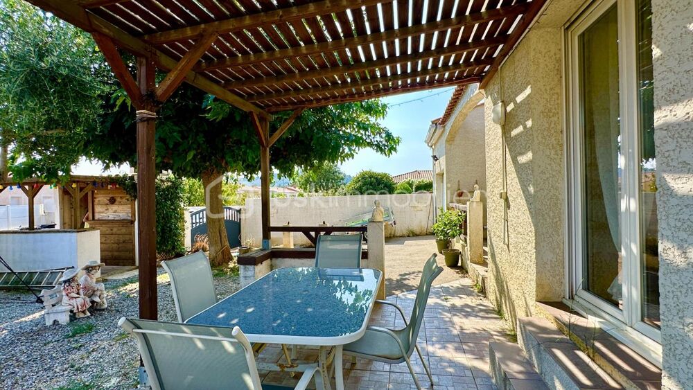 Villa plain-pied avec piscine et garage