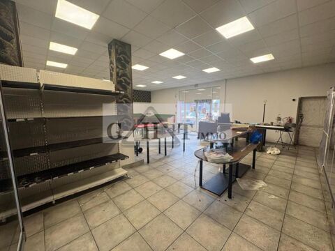 BOUTIQUE A LOUER 220 m&sup2; VAUX LE PENIL 2402 77000 Vaux le penil