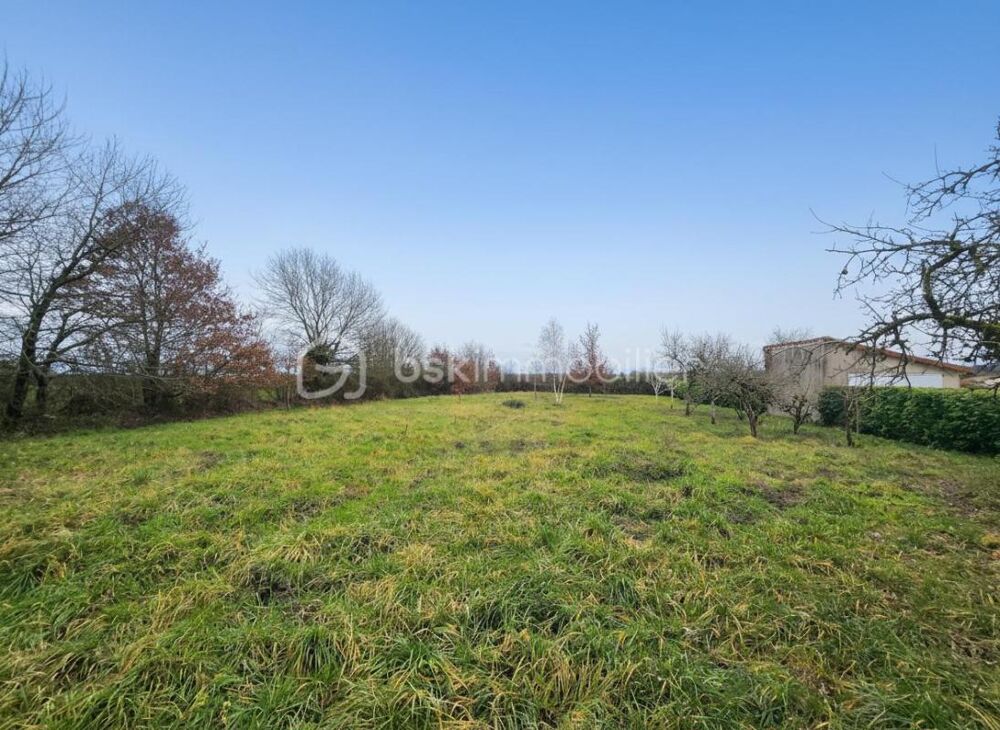 Vente Terrain Venez découvrir ce grand terrain constructible à Sanxay (86) Sanxay