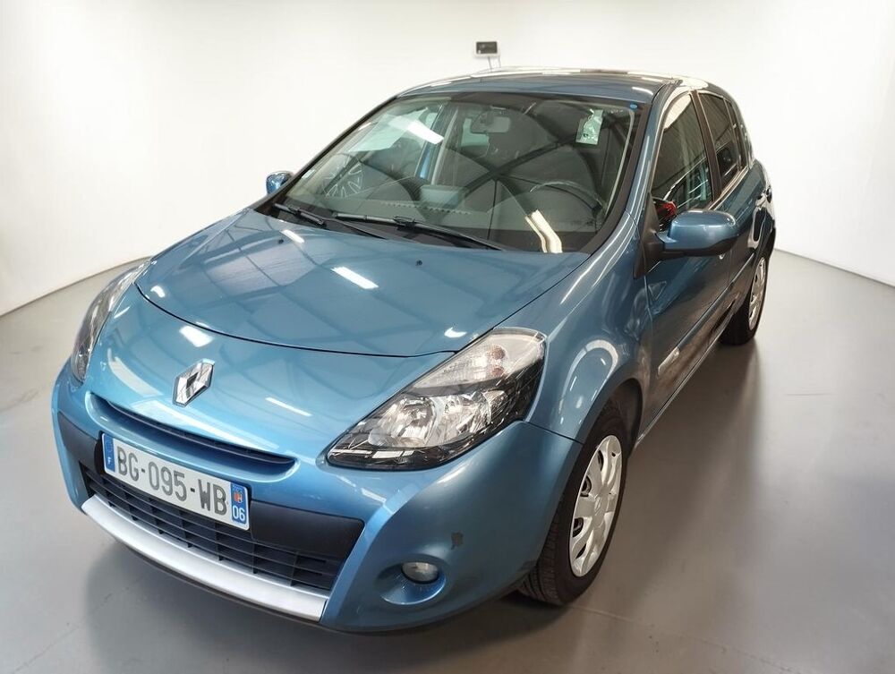Clio III 1.2 TCE 100 DYNAMIQUE TOMTOM 5P 2011 occasion 06640 Saint-Jeannet
