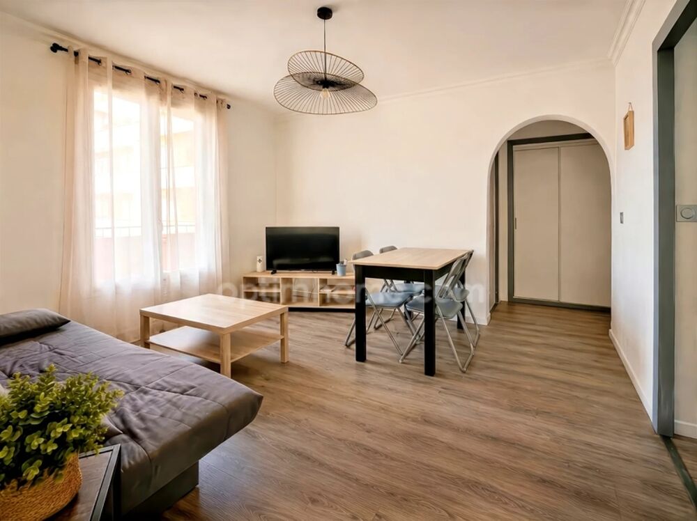 Appartement T3 55m2 entièrement rénové avec balcon  Proche port et commerces