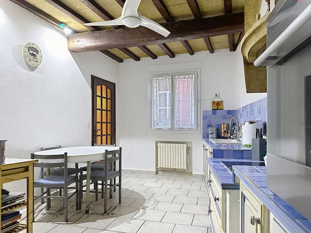 Beaucaire maison en pierre de 6 pièces de 169 m² avec terrasses et doubles garages