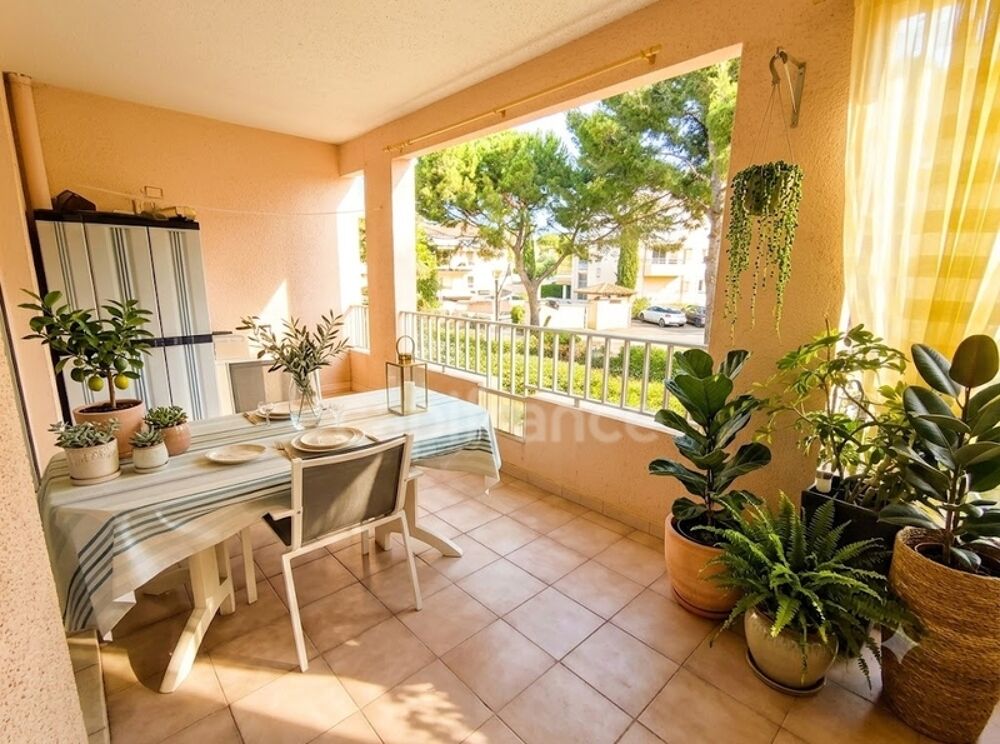 Dernières opportunités de négociation ! Découvrez ce magnifique T4 traversant de 86 m², situé dans une résidence sécurisée avec