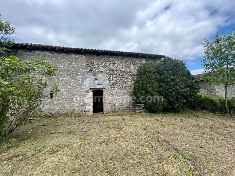 Grange de 170m2 avec dépendance de 20m2 sur une parcelle de terrain dune surface de 653m2