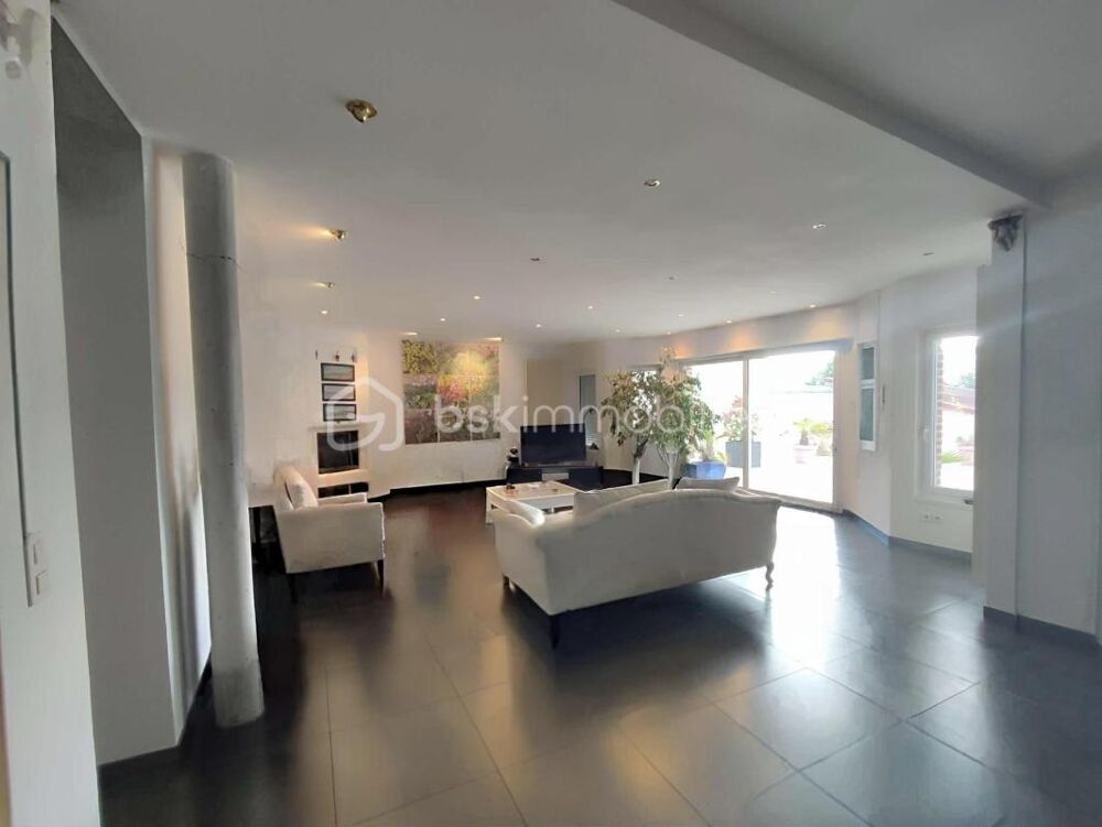 Vente Maison GRANDE MAISON FAMILIALE AVEC UN FORT POTENTIEL, EN HYPER CENTRE DE 1948, 402m2, 15 PIÈCES 7 CHAMBRES!!!!!! Harnes