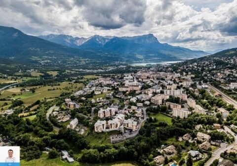 Dpt Hautes Alpes (05), à vendre EMBRUN appartement T5 spacieux avec terrasse au coeur d'un domaine boisé 398000 Embrun (05200)