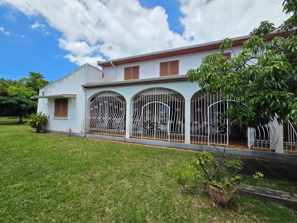 Villa T7 de 276 m² sur 1 661 m² de terrain plat  Bas de St-François