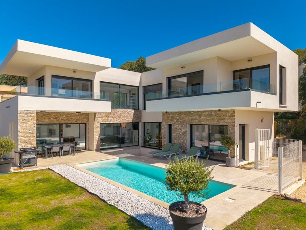 Villa contemporaine récente 8 piéces avec piscine