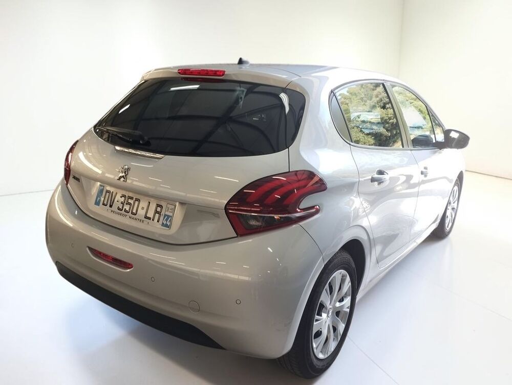 208 1.2 VTI 82 5P 2015 occasion 06640 Saint-Jeannet