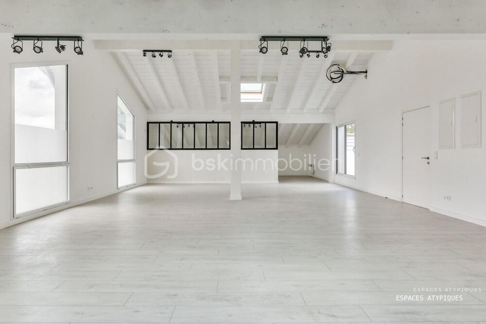   LOGEMENT DE FONCTION ET D ACTIVITE  AVEC ASCENSEUR PRIVE 