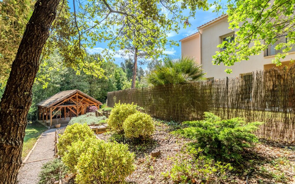 Domaine à vendre à Rousset à 15 minutes d'Aix-en-Provence - 8 000 m² - plusieurs logements - 262 m² habitables - calme absolu -