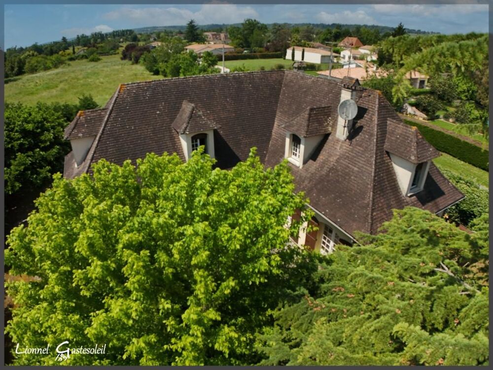 Périgourdine idéalement située 5 chambres sur un beau terrain Paysager à Pineuilh (33)