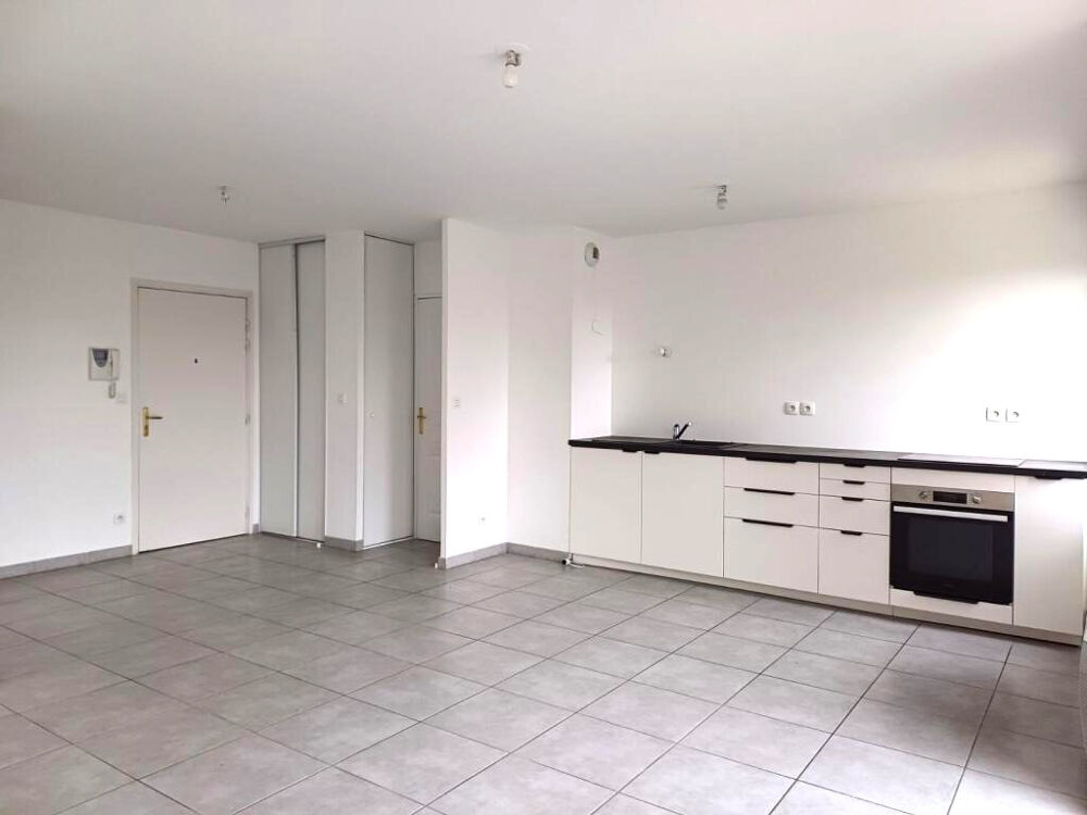 Vente Appartement Grand T2 de  49 m2 très proche Tram T 10 Venissieux