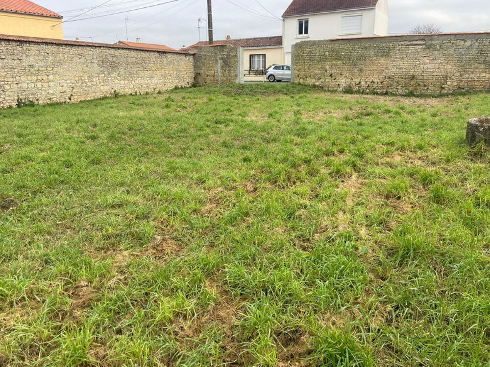 Vente Terrain LUCON COEUR DE VILLE AVEC TOUTES LES COMMODITES A PIED RARISSIME TERRAIN A BATIR 560M² HORS LOTISSEMENT Lucon