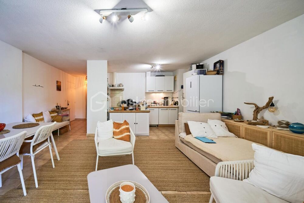 Vente Appartement T3 REZ DE CHAUSSÉE AVEC TERRASSE, PARKING ET GARAGE INCLUS Saint cyr sur mer