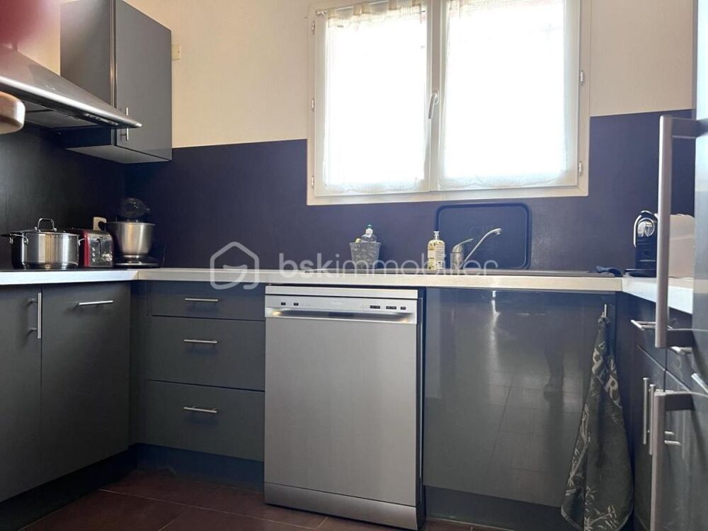 Vente Maison Sur un terrain d'angle de 236 m2, une maison de type 4 en R+1 de 95 m2 Frontignan