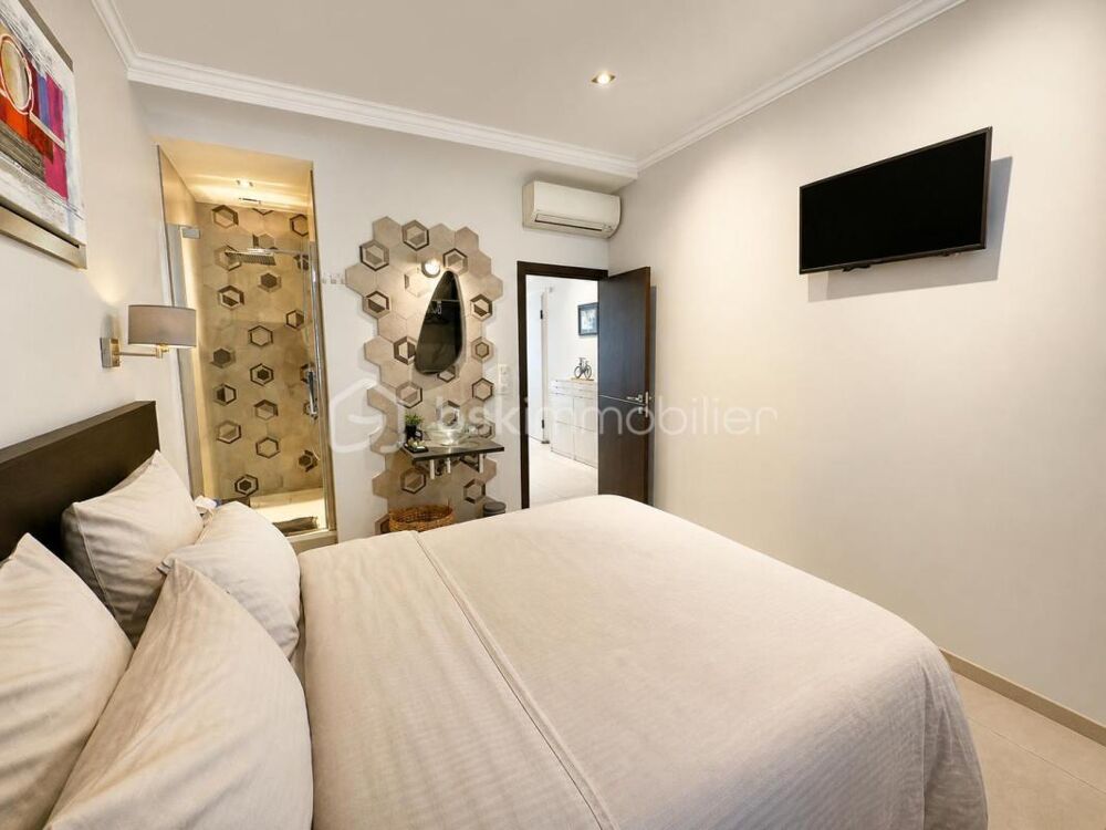 Vente Appartement CANNES CENTRE -  APPARTEMENT 3 PIECES - 68M² - 3 MIN A PIED RUE D'ANTIBES ET RUE HOCHE Cannes
