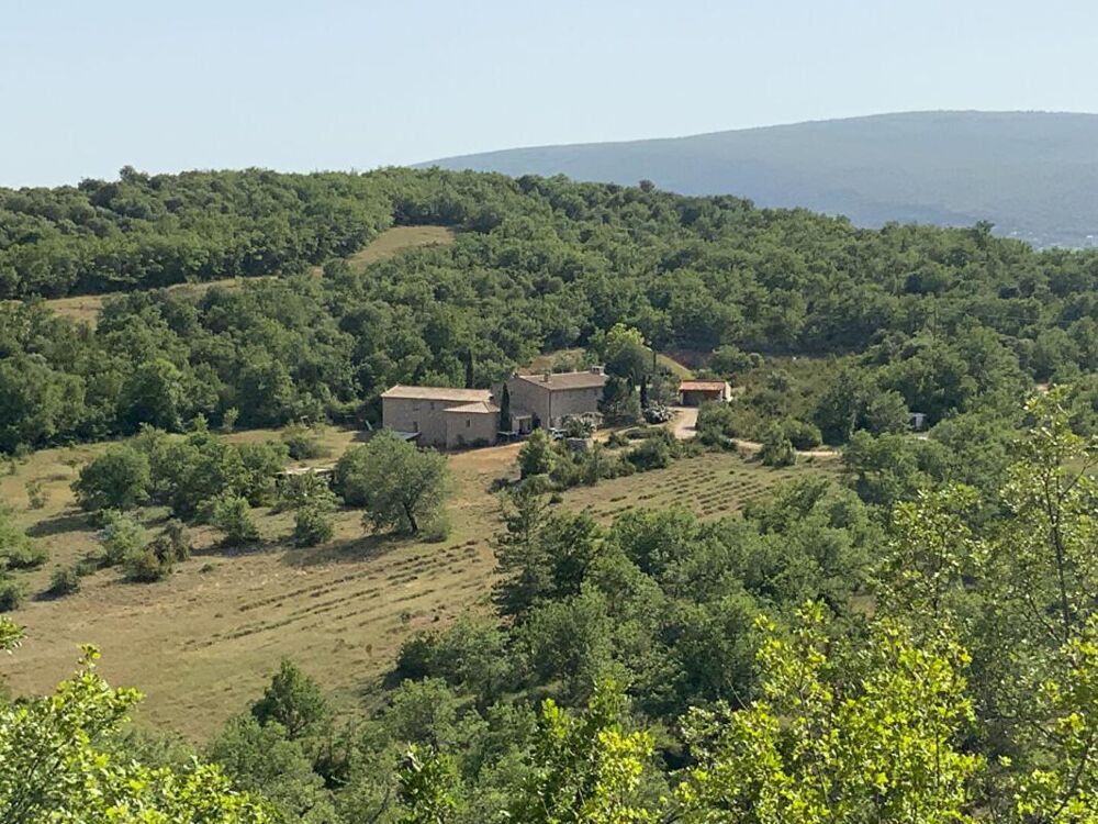 Banon, belle propriété de 552 m² avec gîte sur 20 HA avec piscine