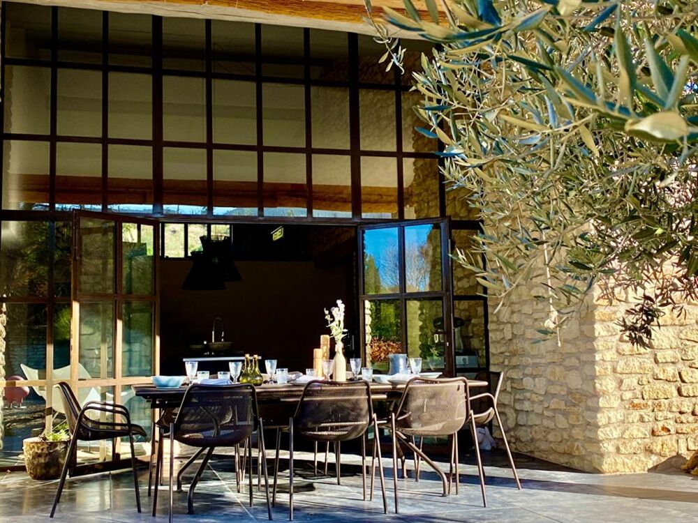 Superbe maison en pierres avec piscine dans le Luberon