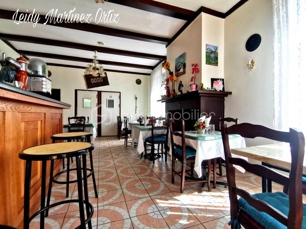 Vente Immeuble Immeuble de rapport, 600m², Résidence, 4 appartements de type T1, un app T3,loués, un studio et bar en fonctionnement avec cuisi Cazaubon