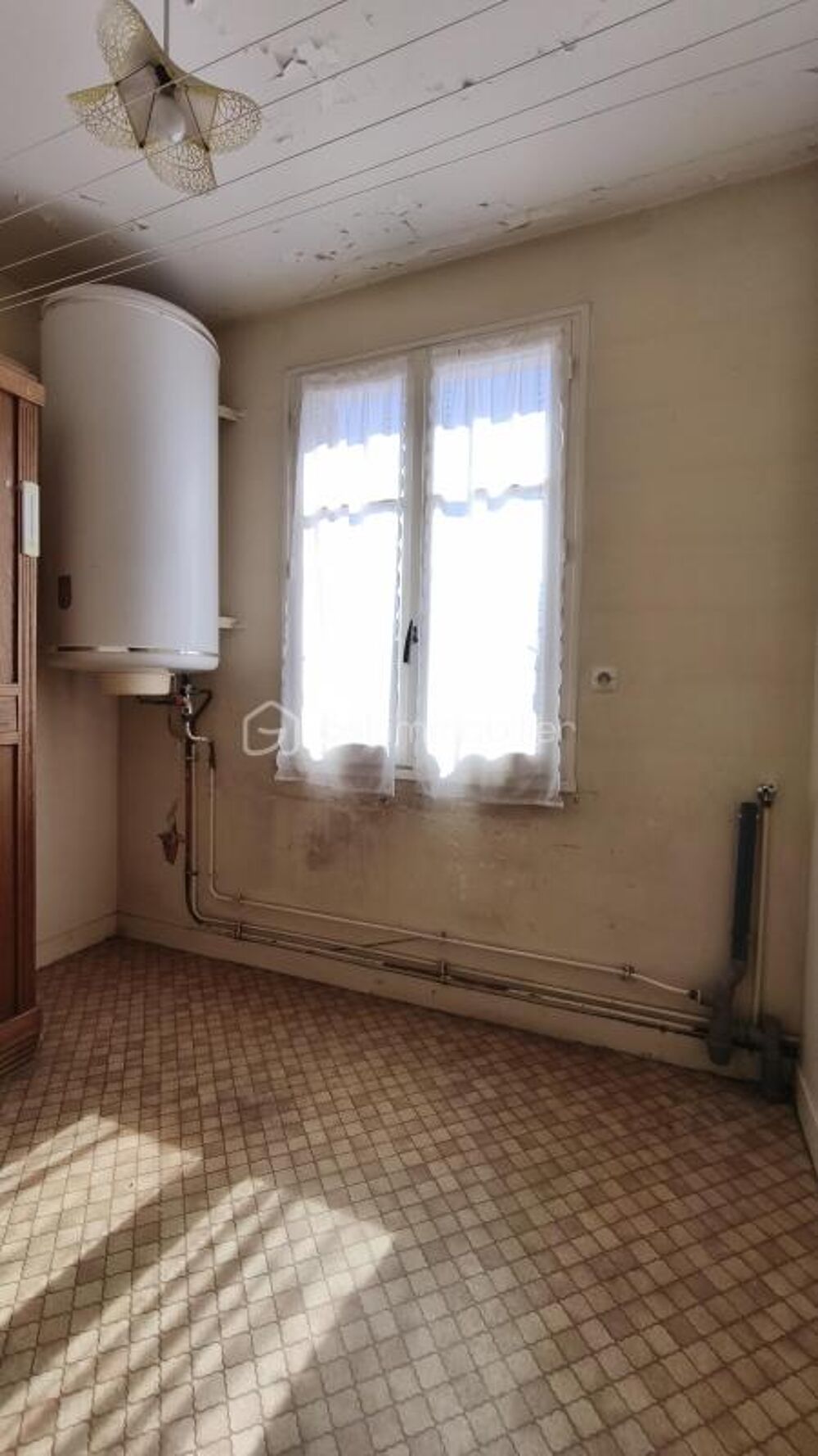 Maison avec dépendances et terrain clos 89000€