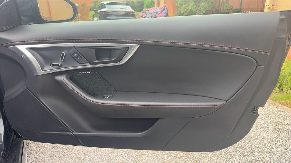 F-Type Roadster 2.0 Turbo 300 BVA Chequered-Flag - Automatique Entr 2019 occasion 64500 Saint Jean De Luz