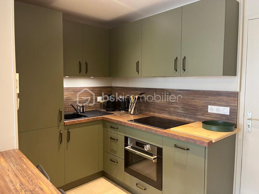 TRES BEL APPARTEMENT DANS IMMEUBLE FACE MER PROCHE MARCHE