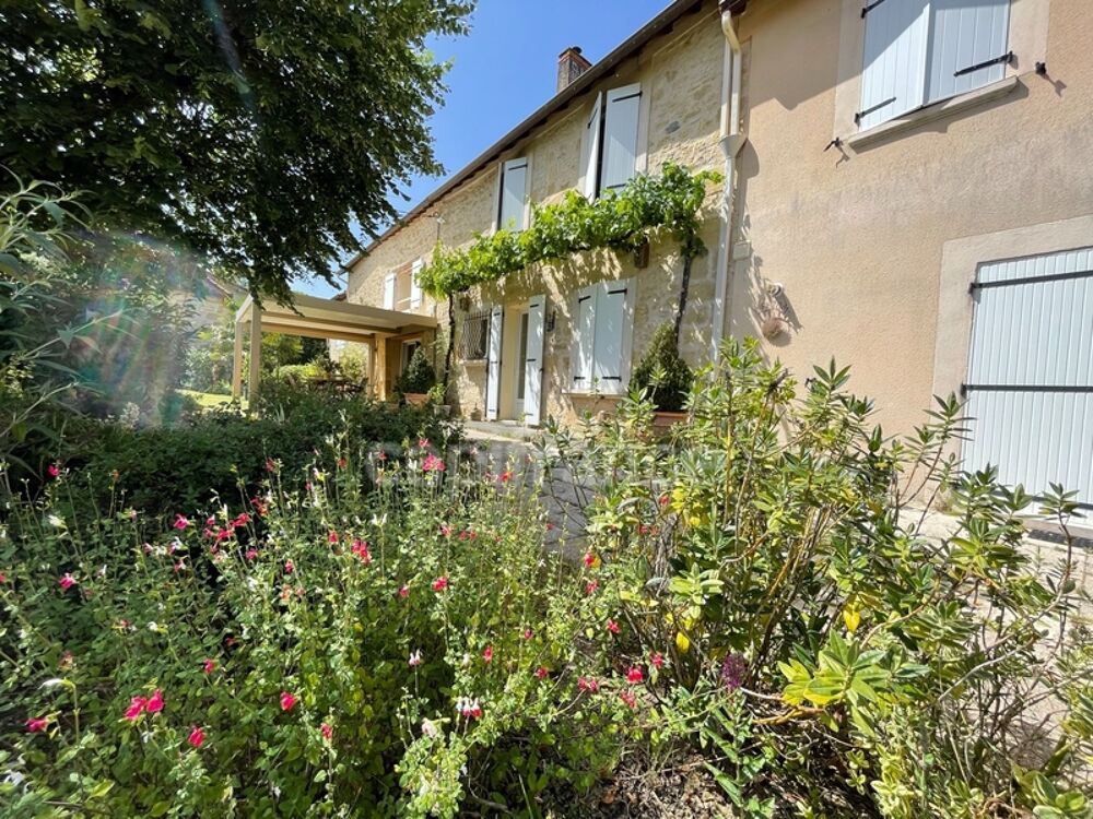 Dpt Dordogne (24), à vendre maison P8 de 292,68 m² - Terrain de 1 777,00 m²